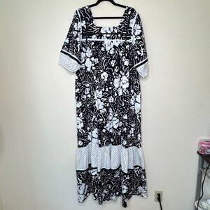 Vintage Hilo Hattie Black & White Floral Maxi Dress – Made in USA – Muumuu Style